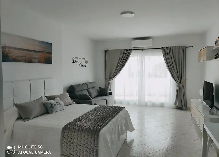 BenalSuite estudio, piscina y playa en BenalBeach, Benalmadena